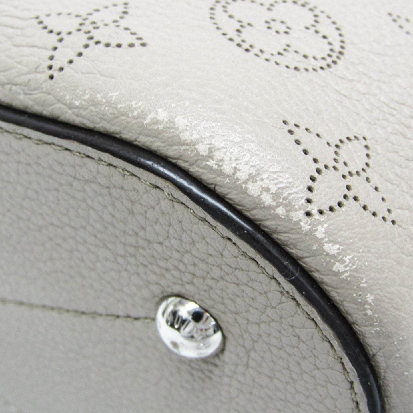Elegant Leather Mahina Handbag with Timeless Detailing