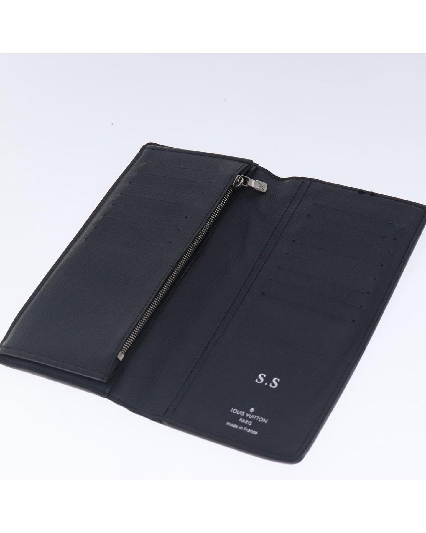 Taiga Leather Long Wallet with Multiple Card Slots and Coin Pocket