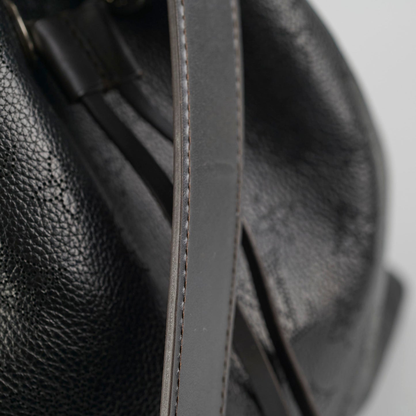 Louis Vuitton Mahina Muria Microchipped Black