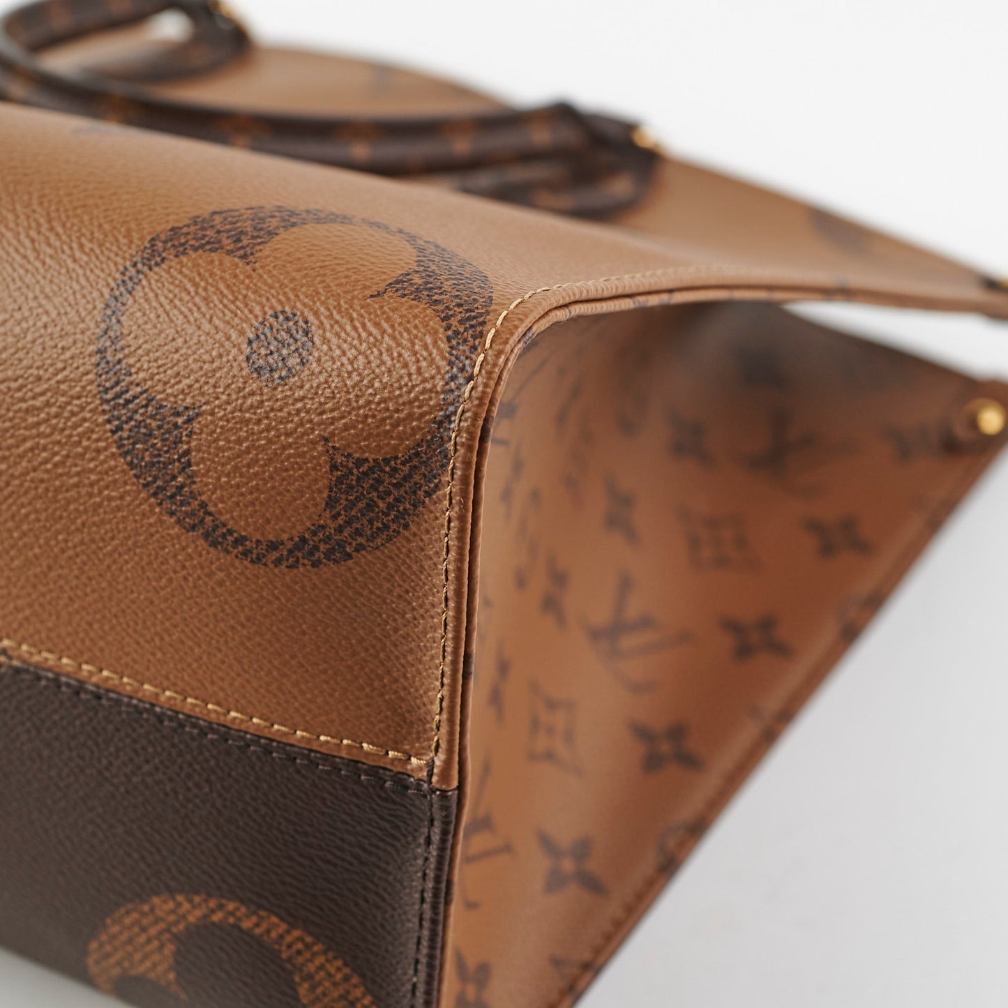 Louis Vuitton On the Go MM Reverse Monogram