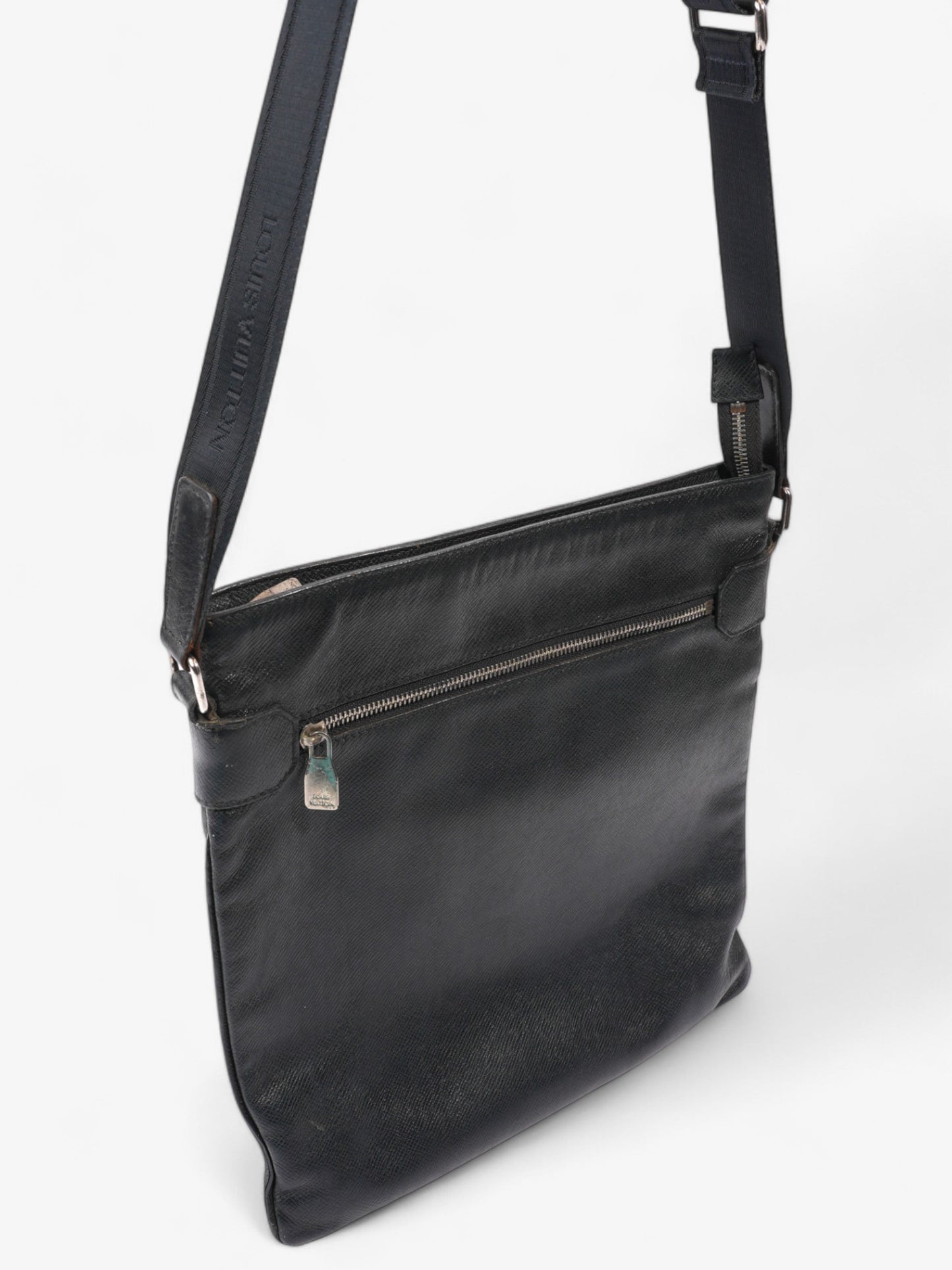 Louis Vuitton Taiga Sasha Black Leather
