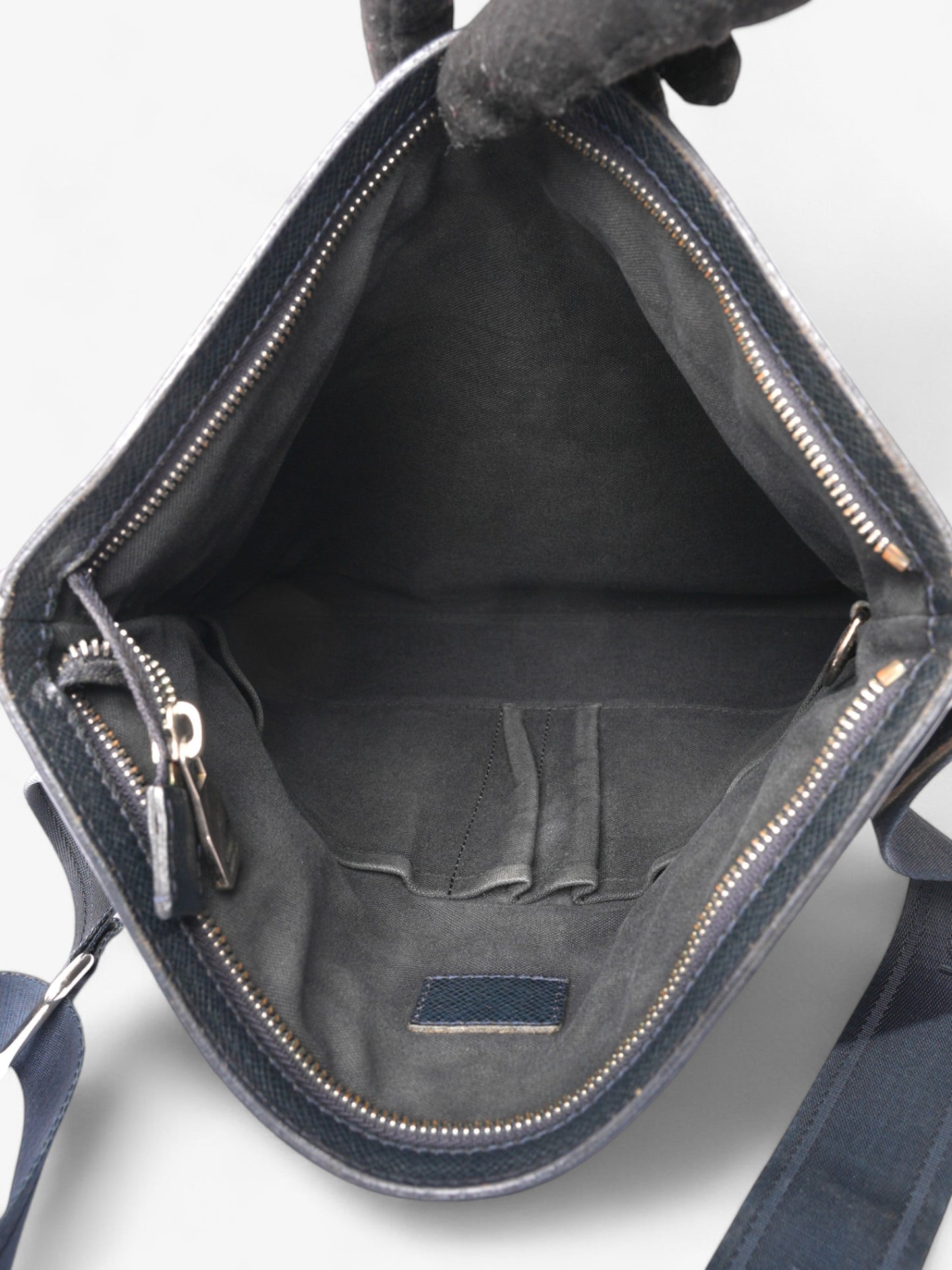 Louis Vuitton Taiga Sasha Black Leather