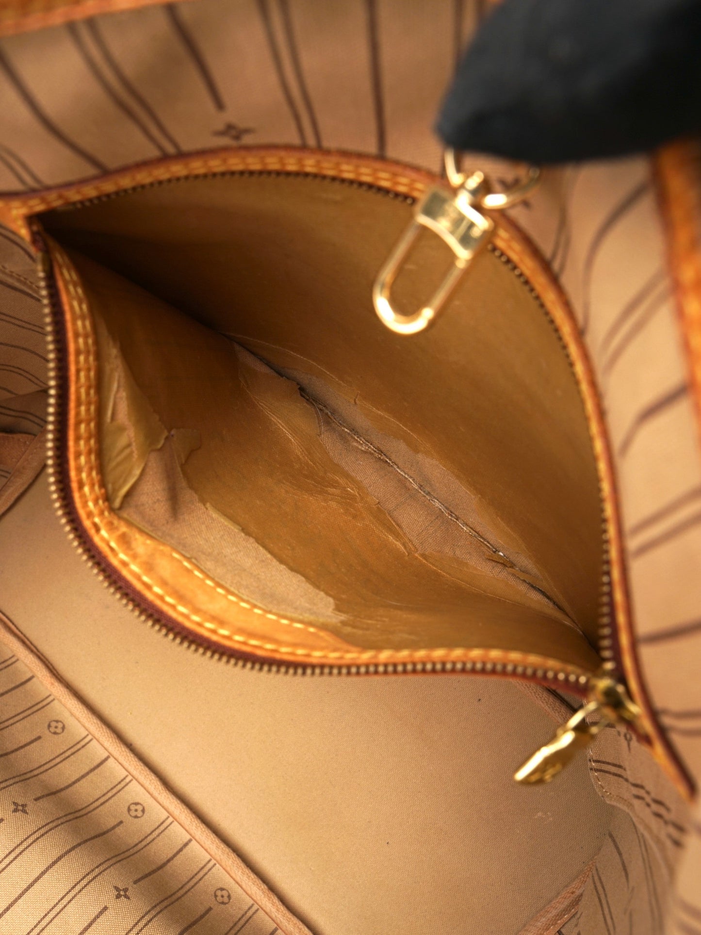 Louis Vuitton Neverfull Monogram Coated Canvas MM