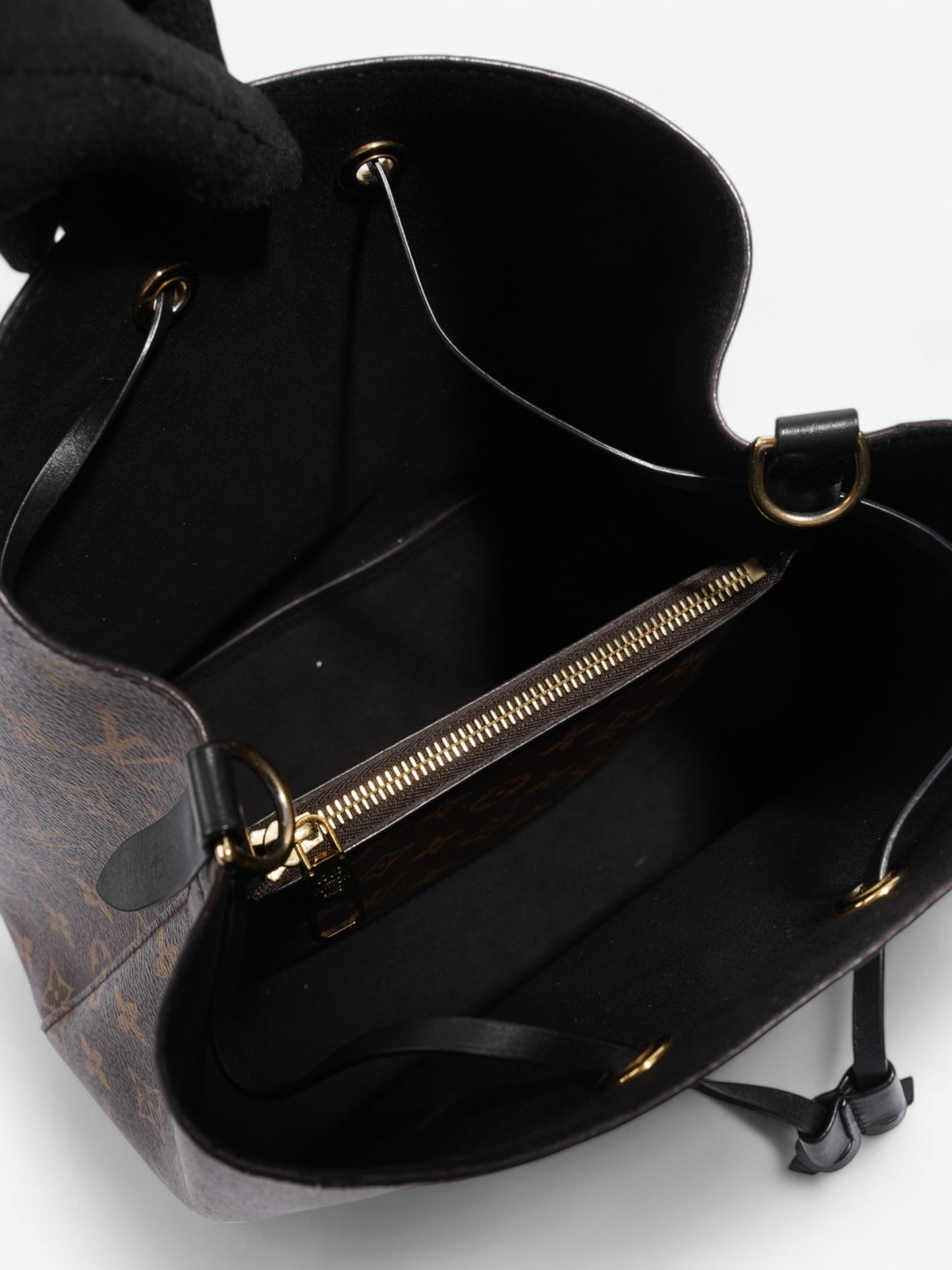Louis Vuitton NeoNoe Monogram / Black Canvas