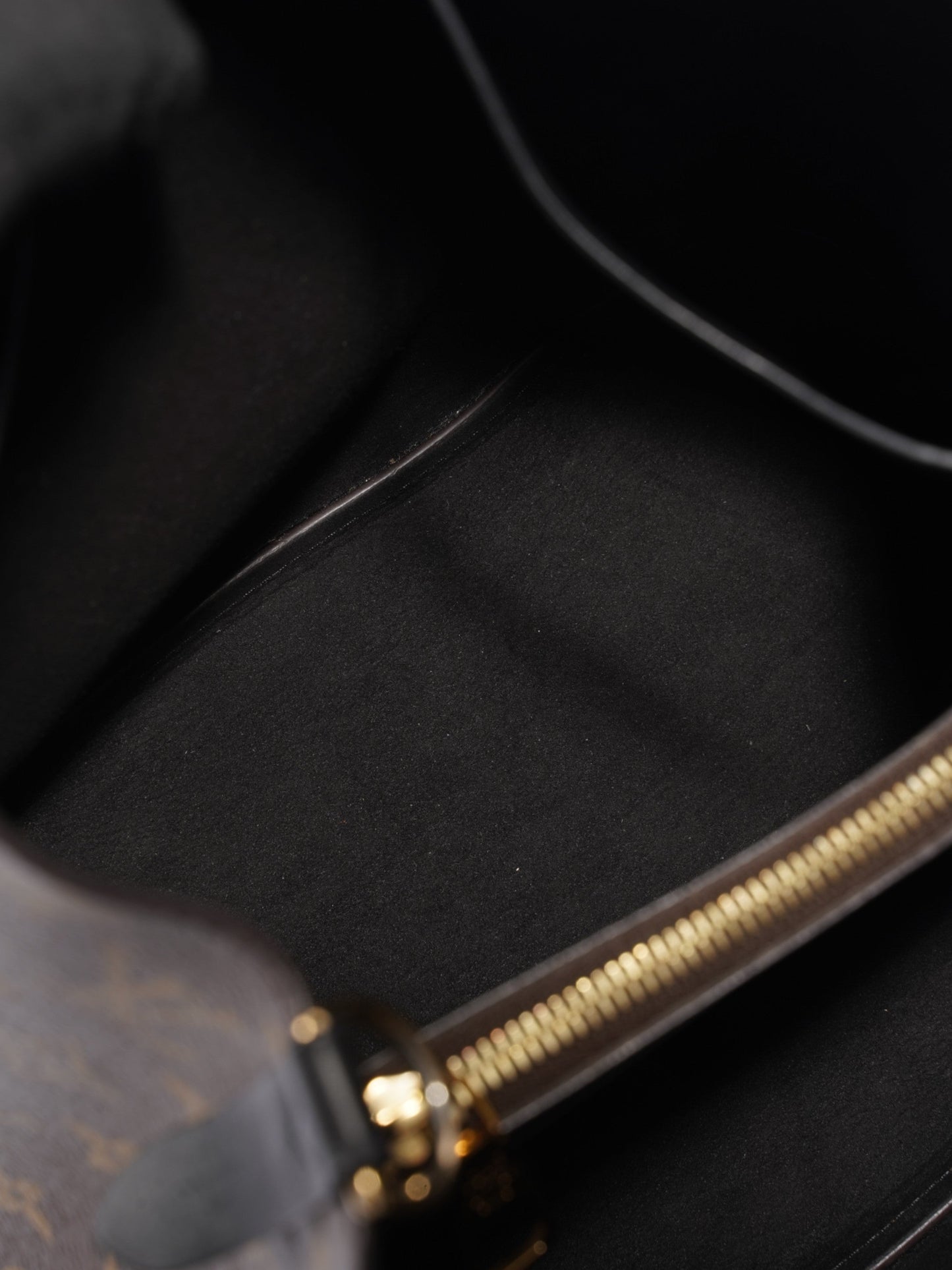 Louis Vuitton NeoNoe Monogram / Black Canvas