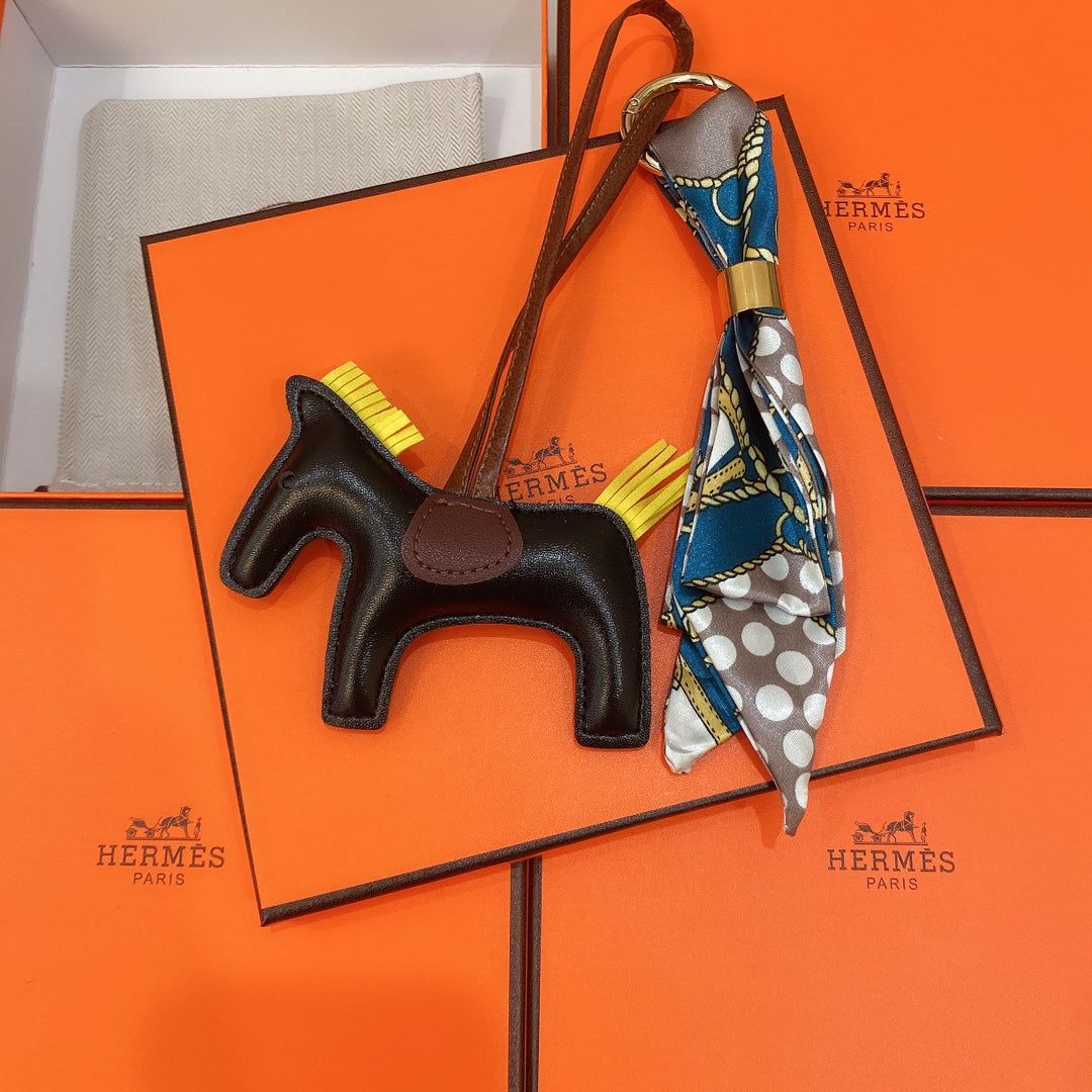 GLM -Top Quality Keychains LUV 087