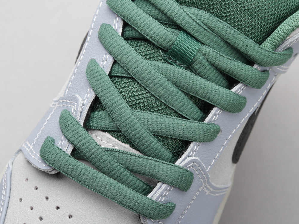 GLM - NKE SB Dunk Low ???Maple Leaf???
