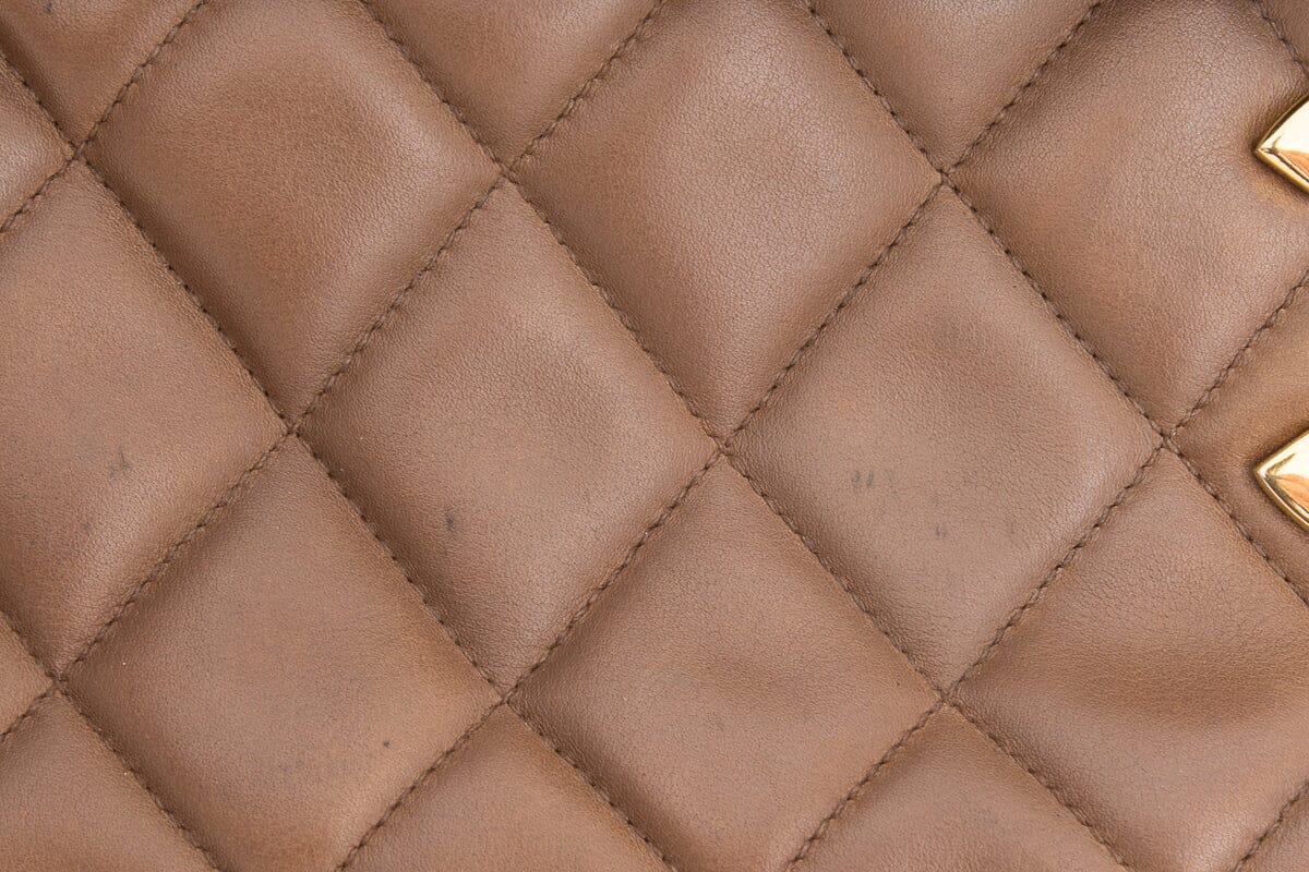 Chanel 1989-1991 Beige Quilted Clutch on Chain With Gold Hardware