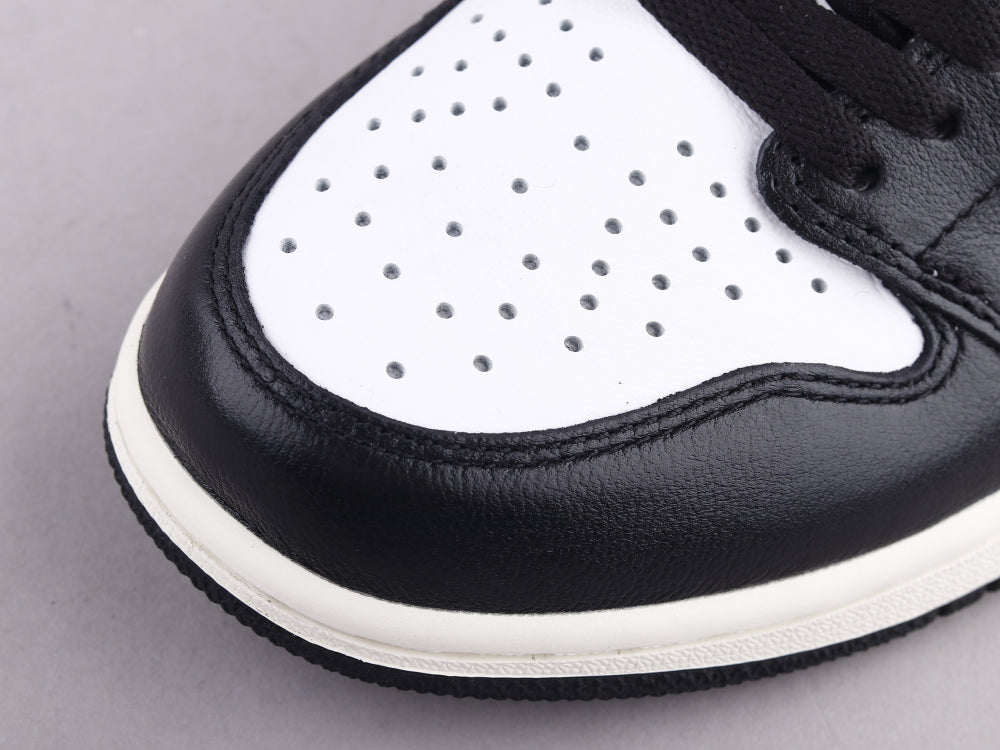 GLM - AJ1 Red Hook Black Toe