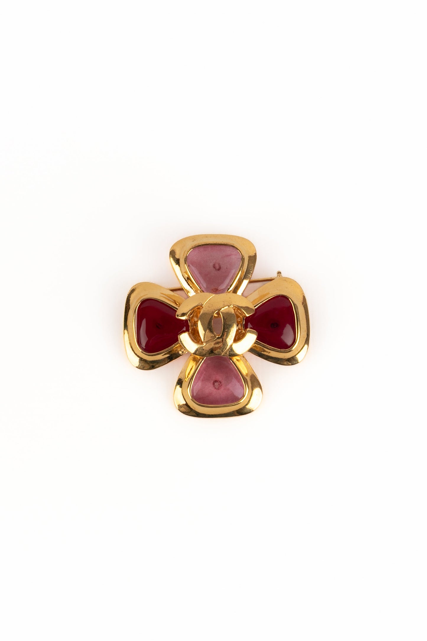 Broche croix Chanel