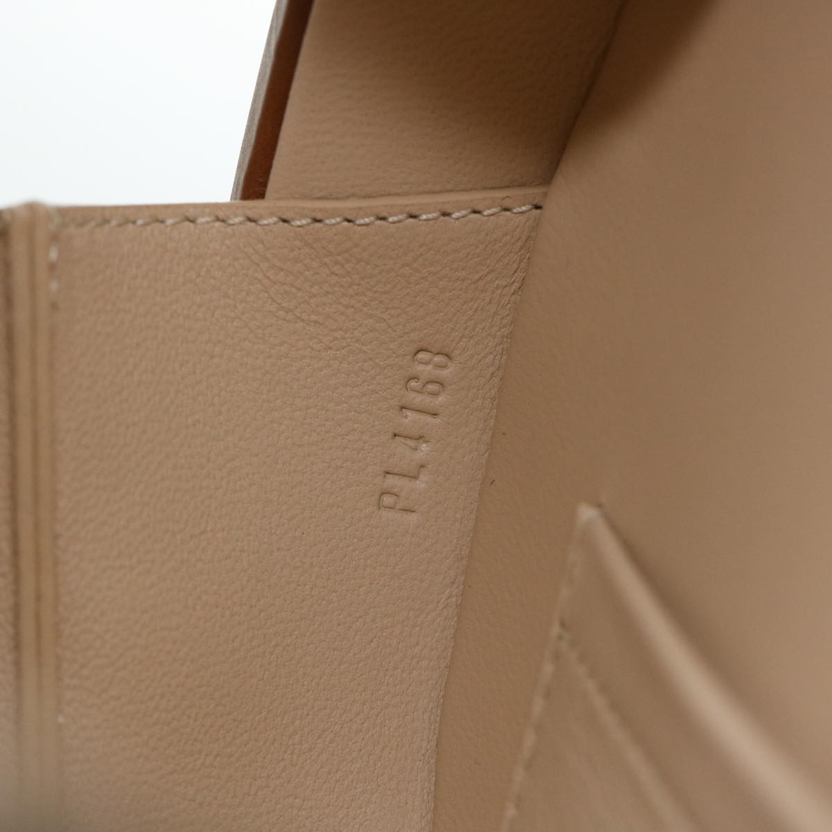 Louis Vuitton  Leather Shoulder Bag ()