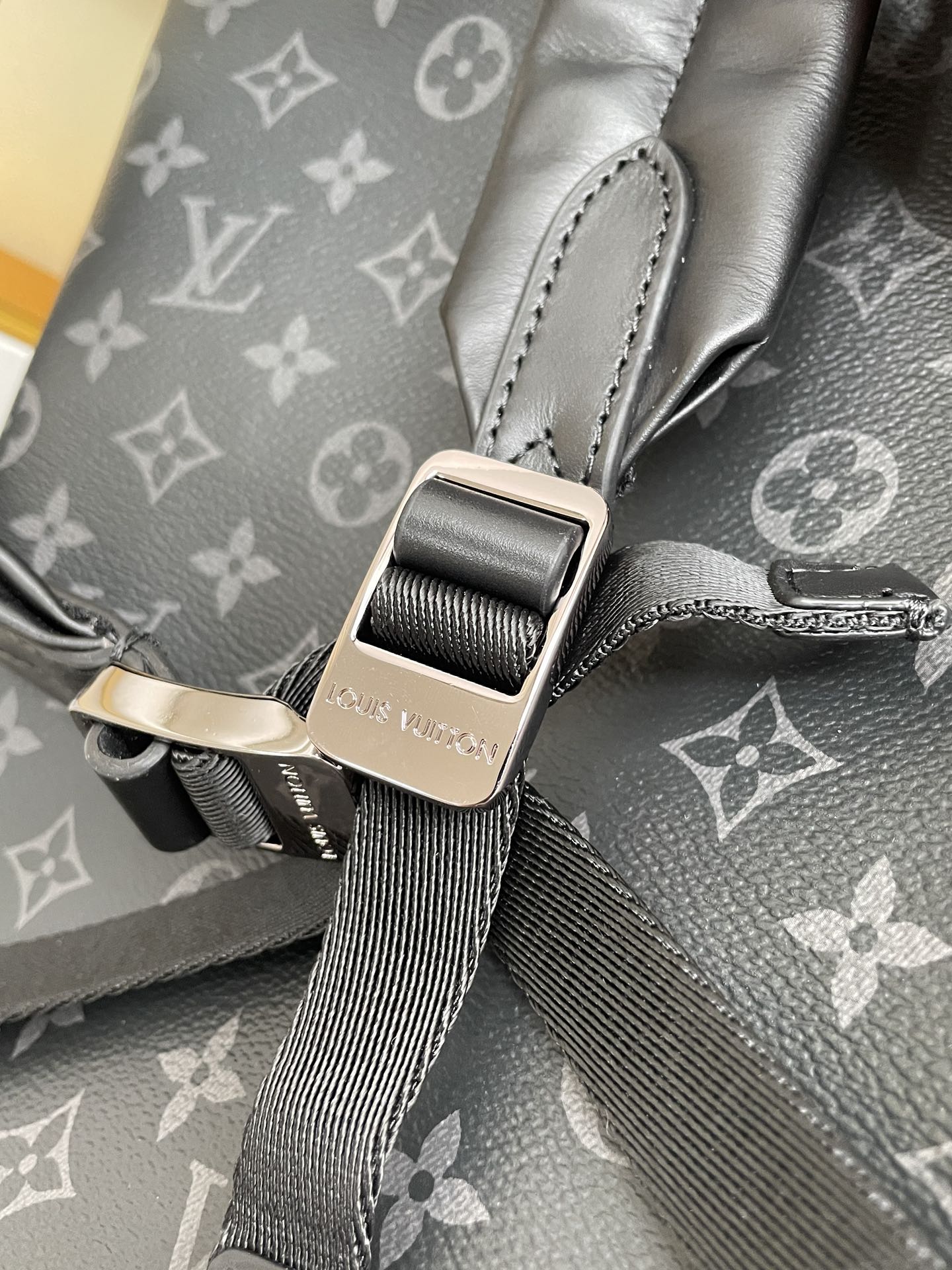 LV GLAMIscovery Backpack PM Monogram Eclipse Canvas For Men, Bags 40cm LV M43186