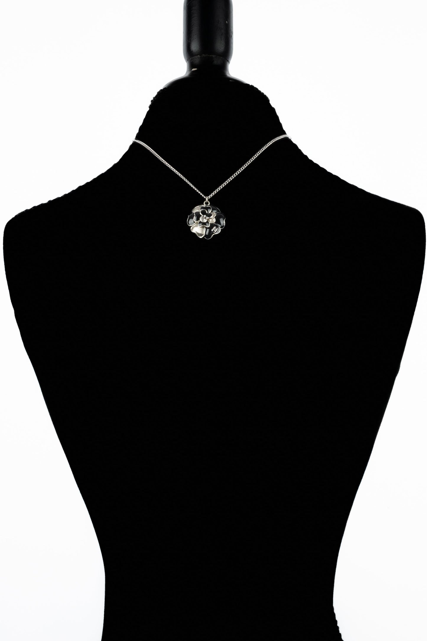 Collier camÃ©lia Chanel 2007