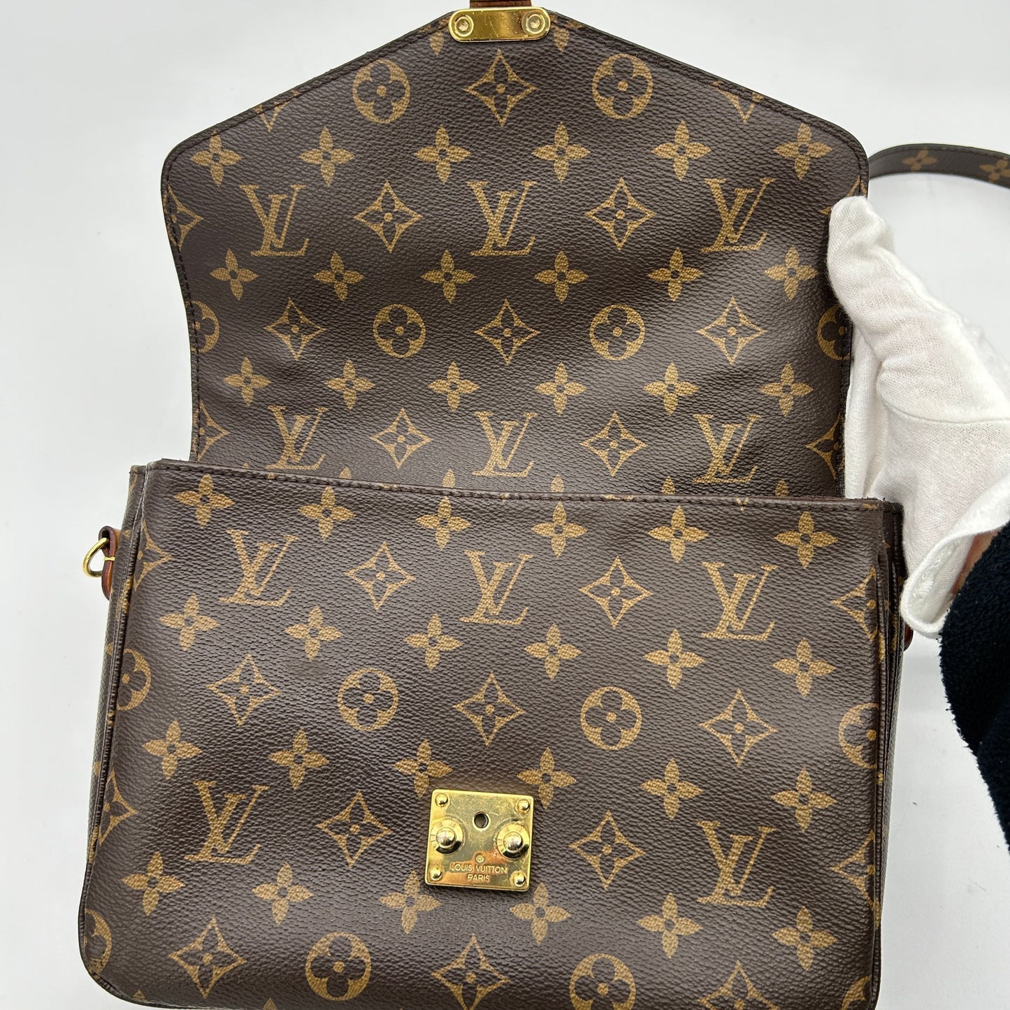 LOUIS VUITTON Monogram Pochette Metis LA31034