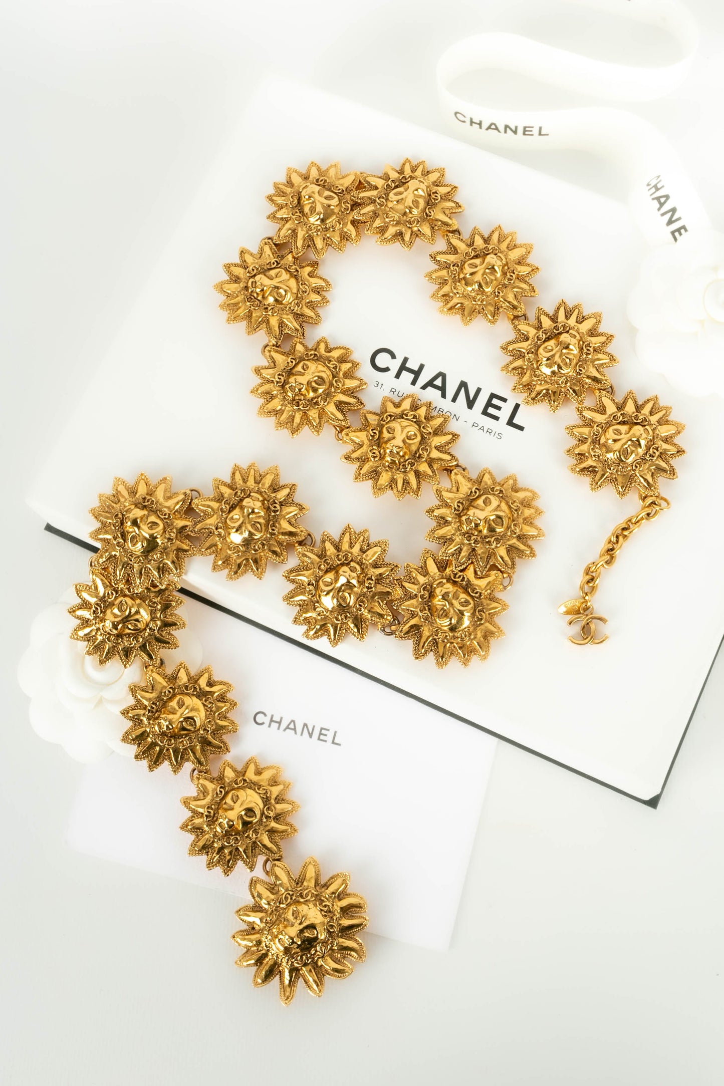 Ceinture "tÃªtes de lion" Chanel