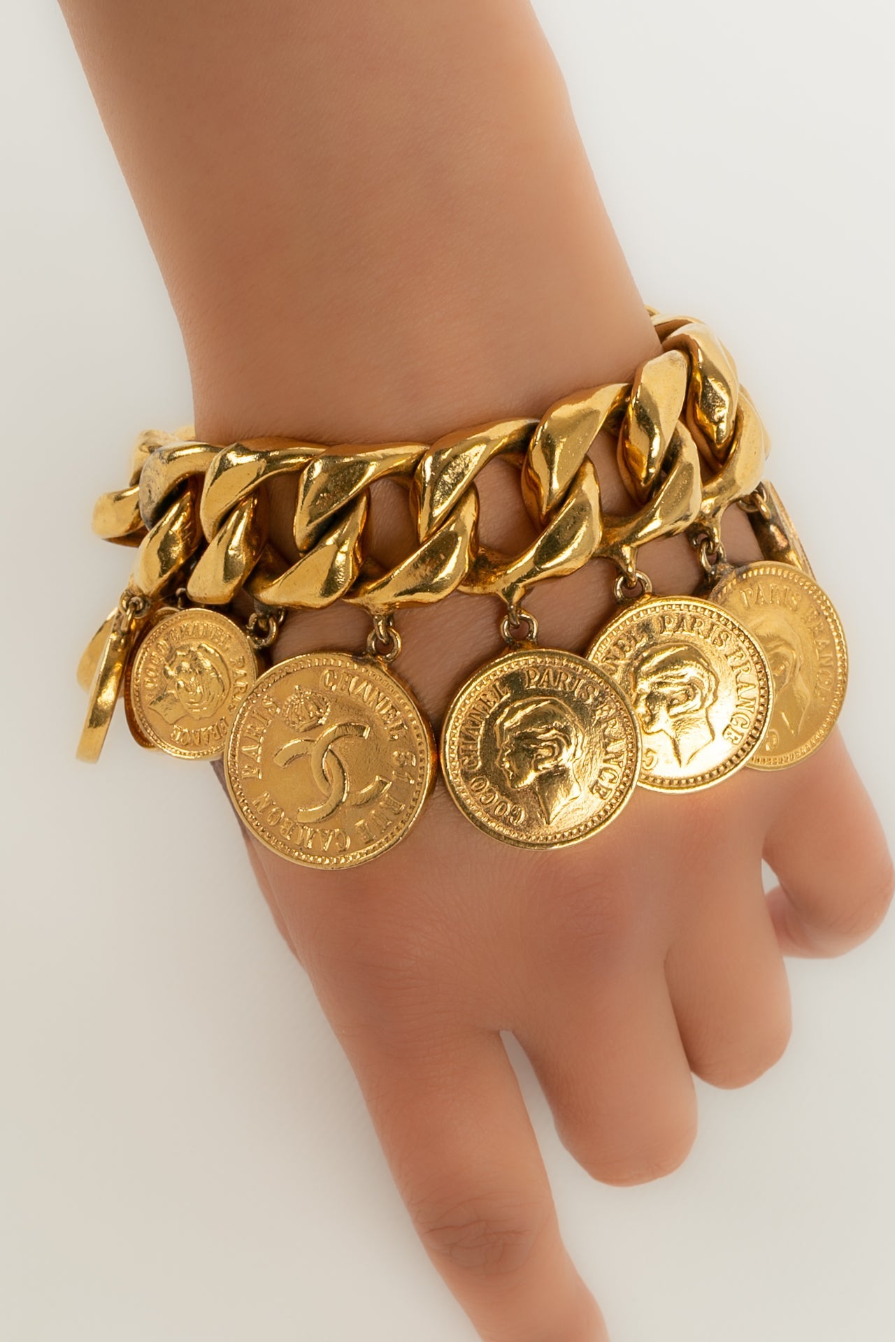 Bracelet dorÃ© Chanel Haute Couture