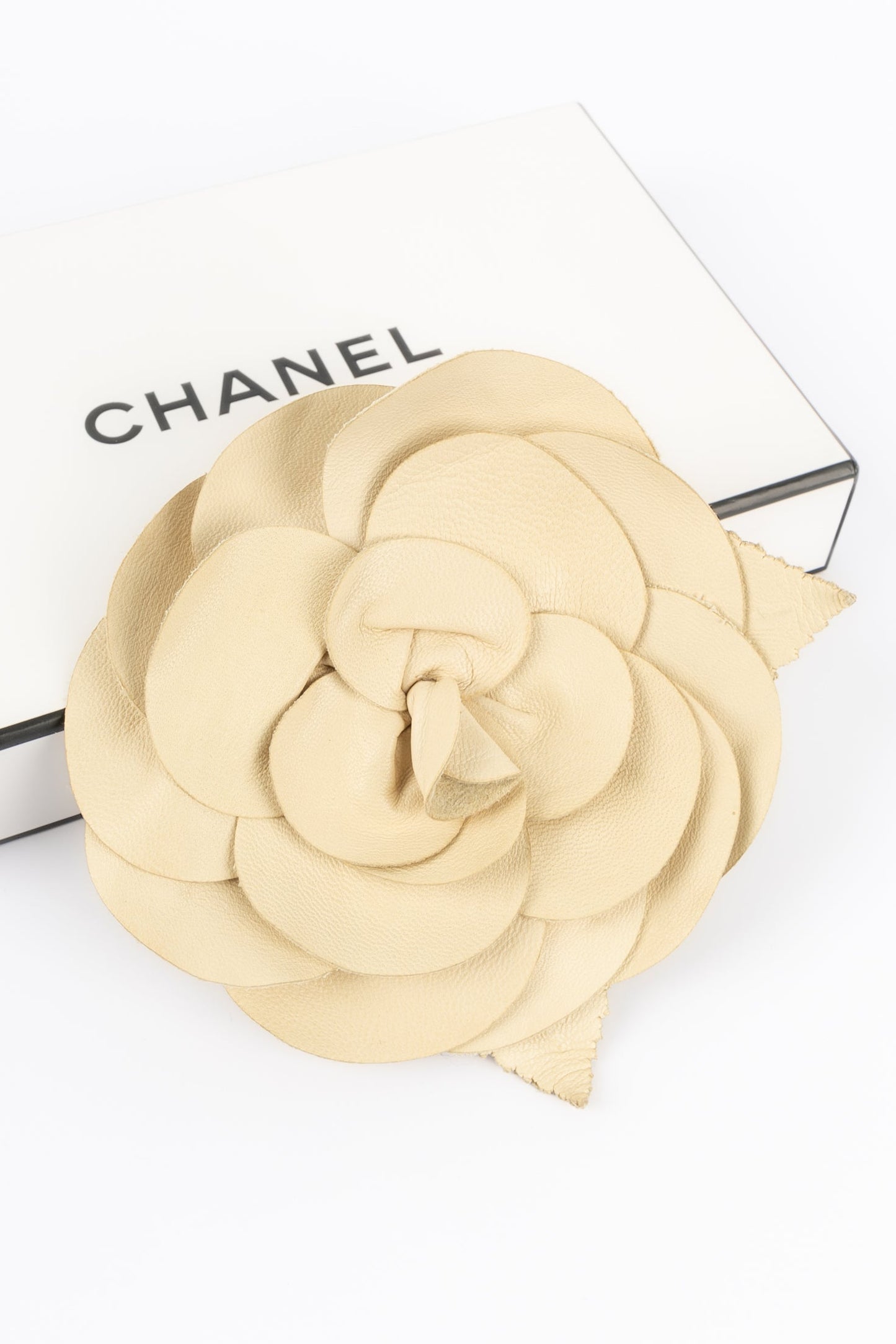 Broche camÃƒÆ’Ã‚Â©lia Chanel