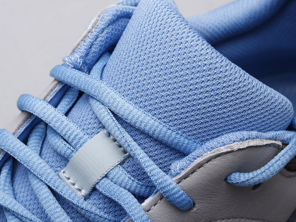 GLM - Yzy 700 Carbon Blue Sneaker