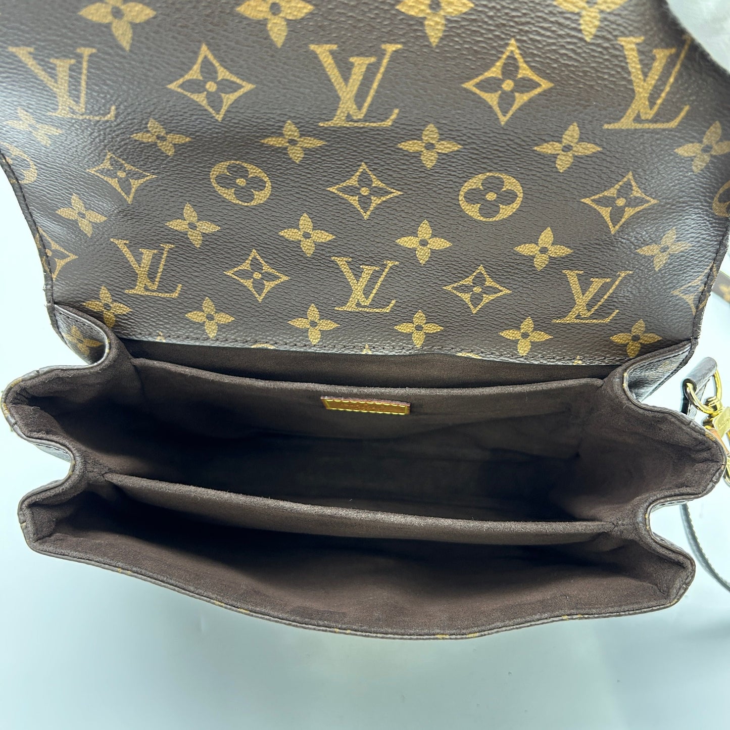 LOUIS VUITTON Monogram Pochette Metis LA31034
