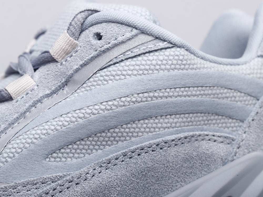 GLM - Yzy 700 Hospital Blue Sneaker
