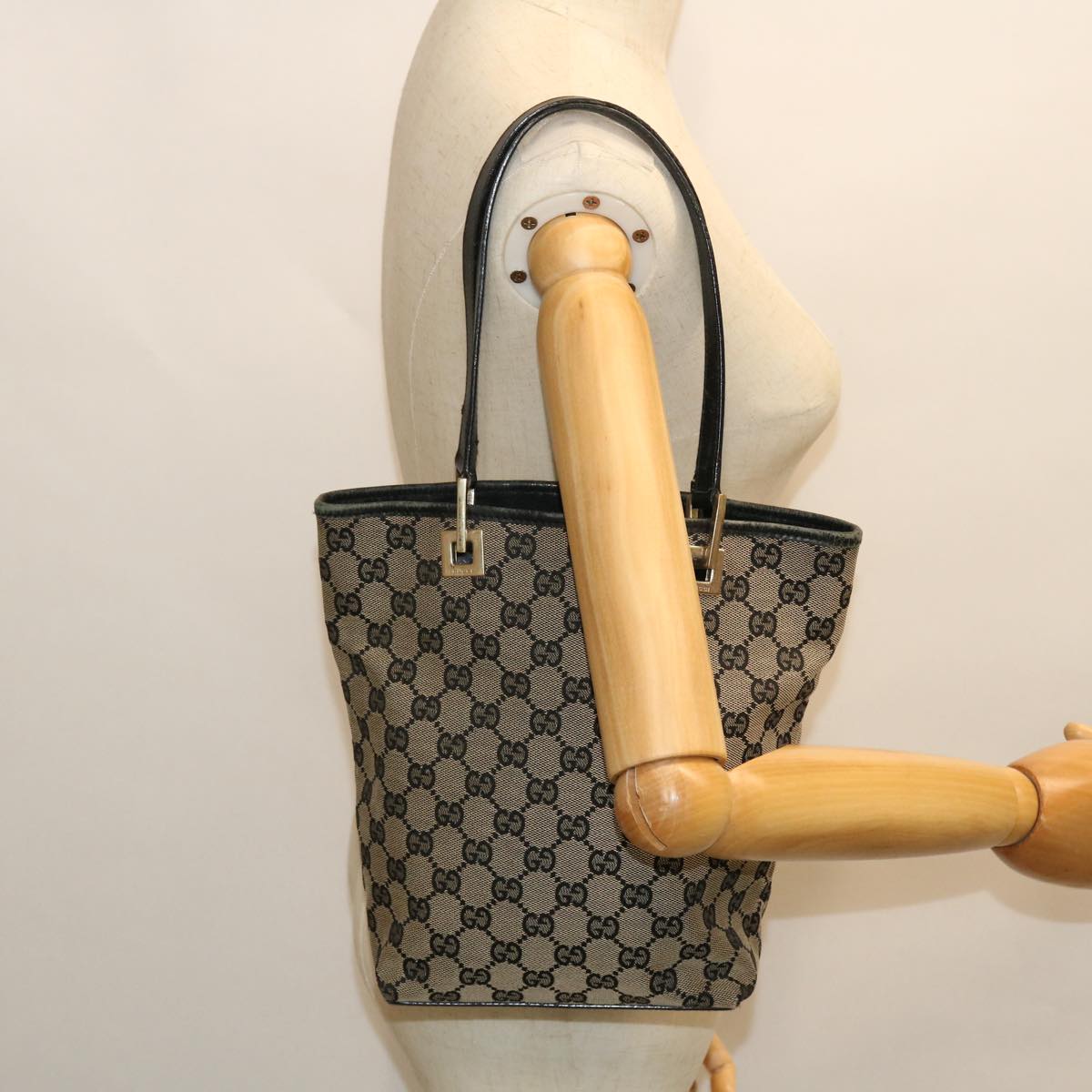 GUCCI GG Canvas Tote Bag Beige Black 002 1099 2404 ac2129