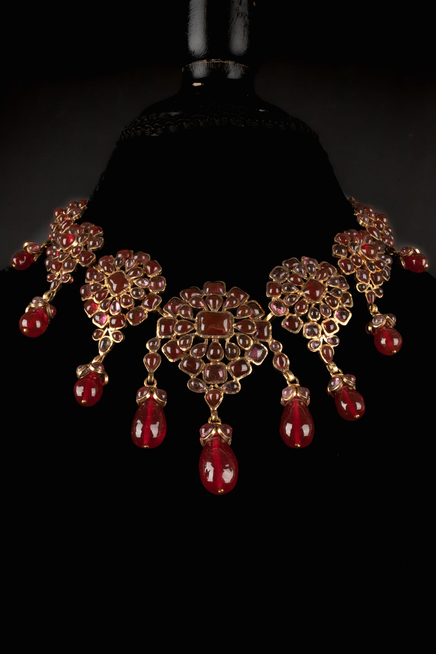 Collier en pÃ¢te de verre Chanel