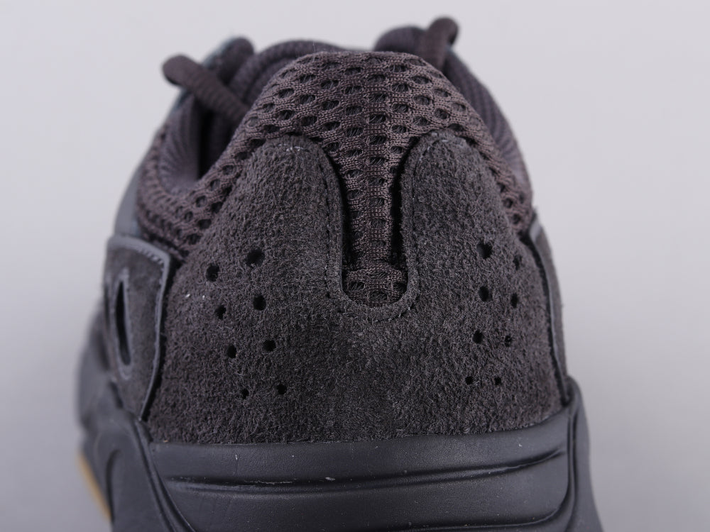 GLM - Yzy 700 Raw Rubber Black Sneaker