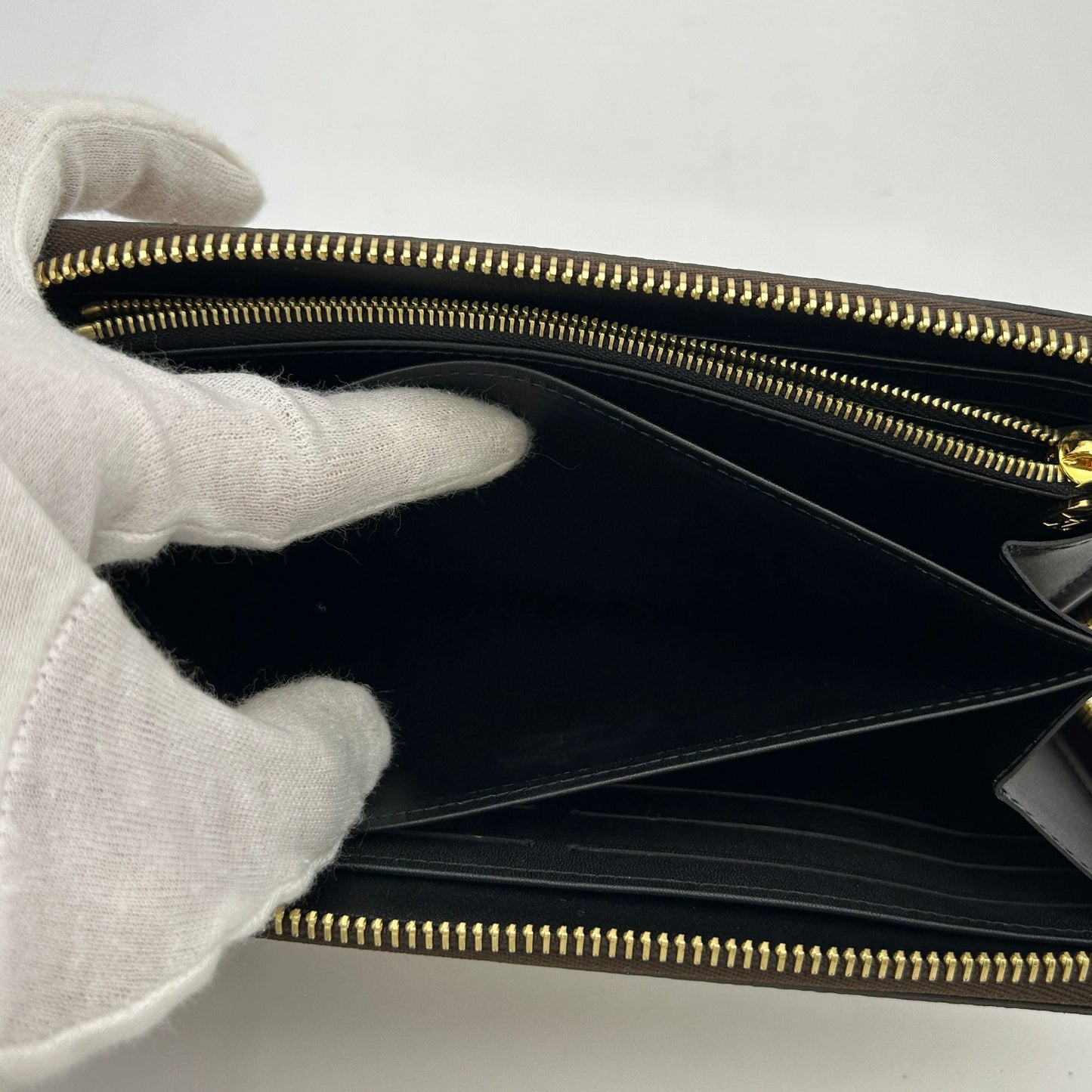 Louis Vuitton Giant Reverse Monogram Zippy Wallet ITBG7E7E0HNQ