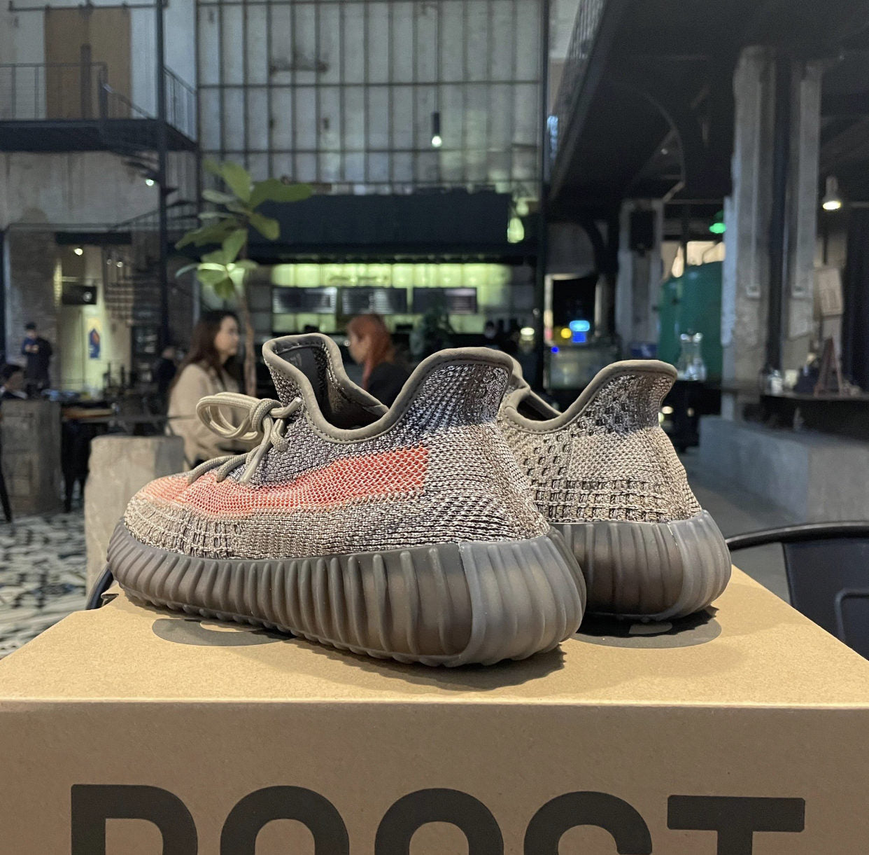 GLM - Yzy 350 Volcanic Ash Sneaker