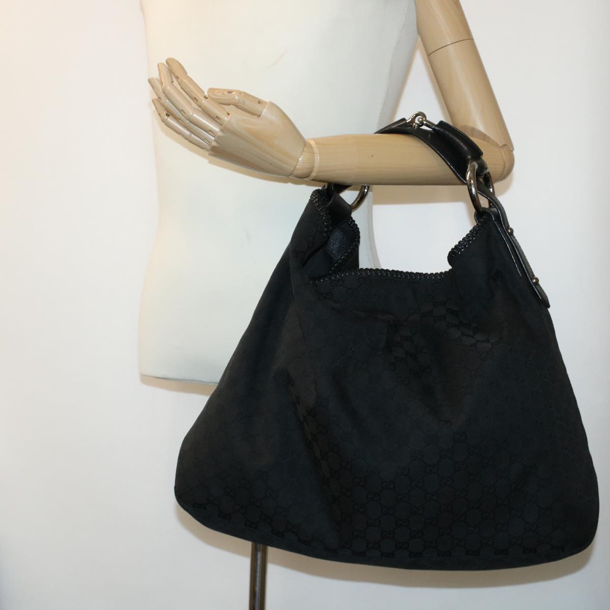 GUCCI GG Canvas Shoulder Bag Black 114900 am4367