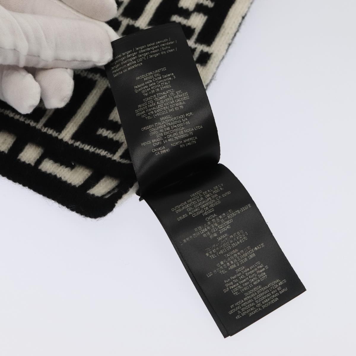 FENDI Zucca Canvas Scarf Wool Black am6975