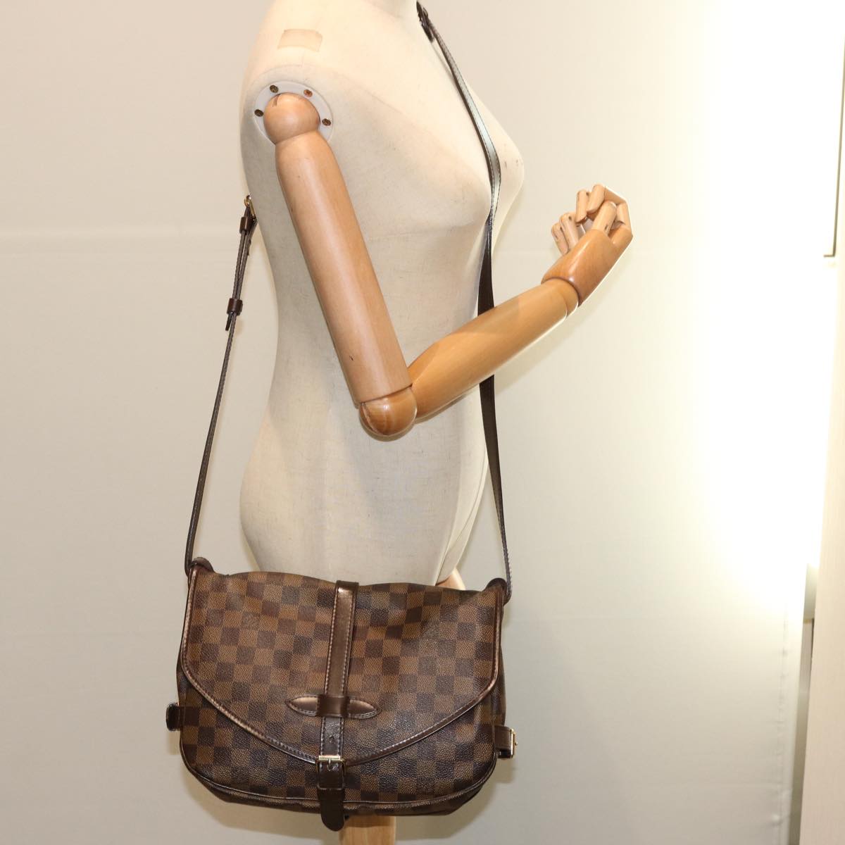 LOUIS VUITTON Damier Ebene Saumur 30 Shoulder Bag N48081 LV ar11752