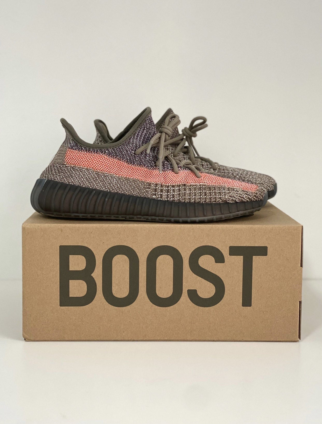GLM - Yzy 350 Volcanic Ash Sneaker