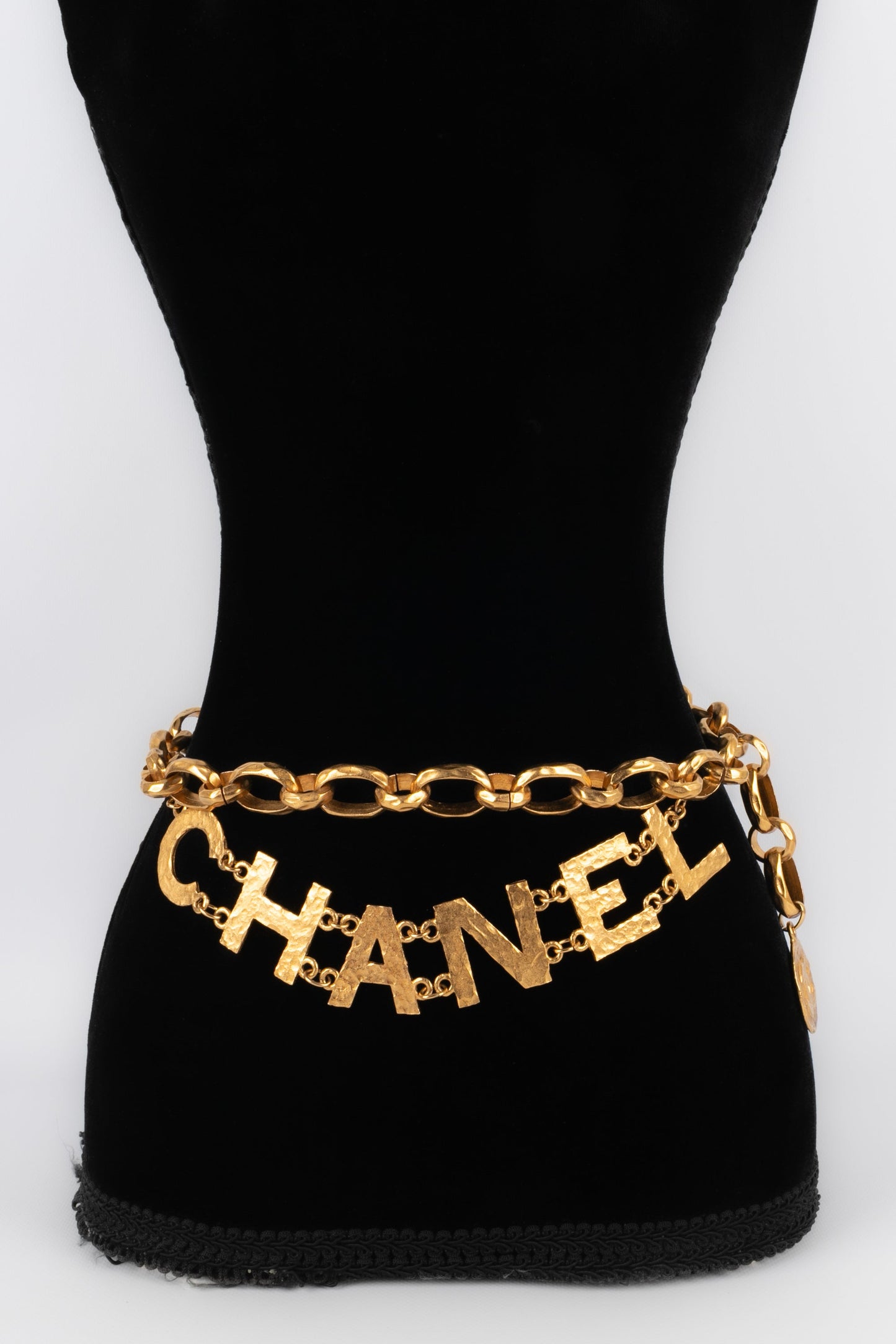 Ceinture dorÃ©e Chanel 1993