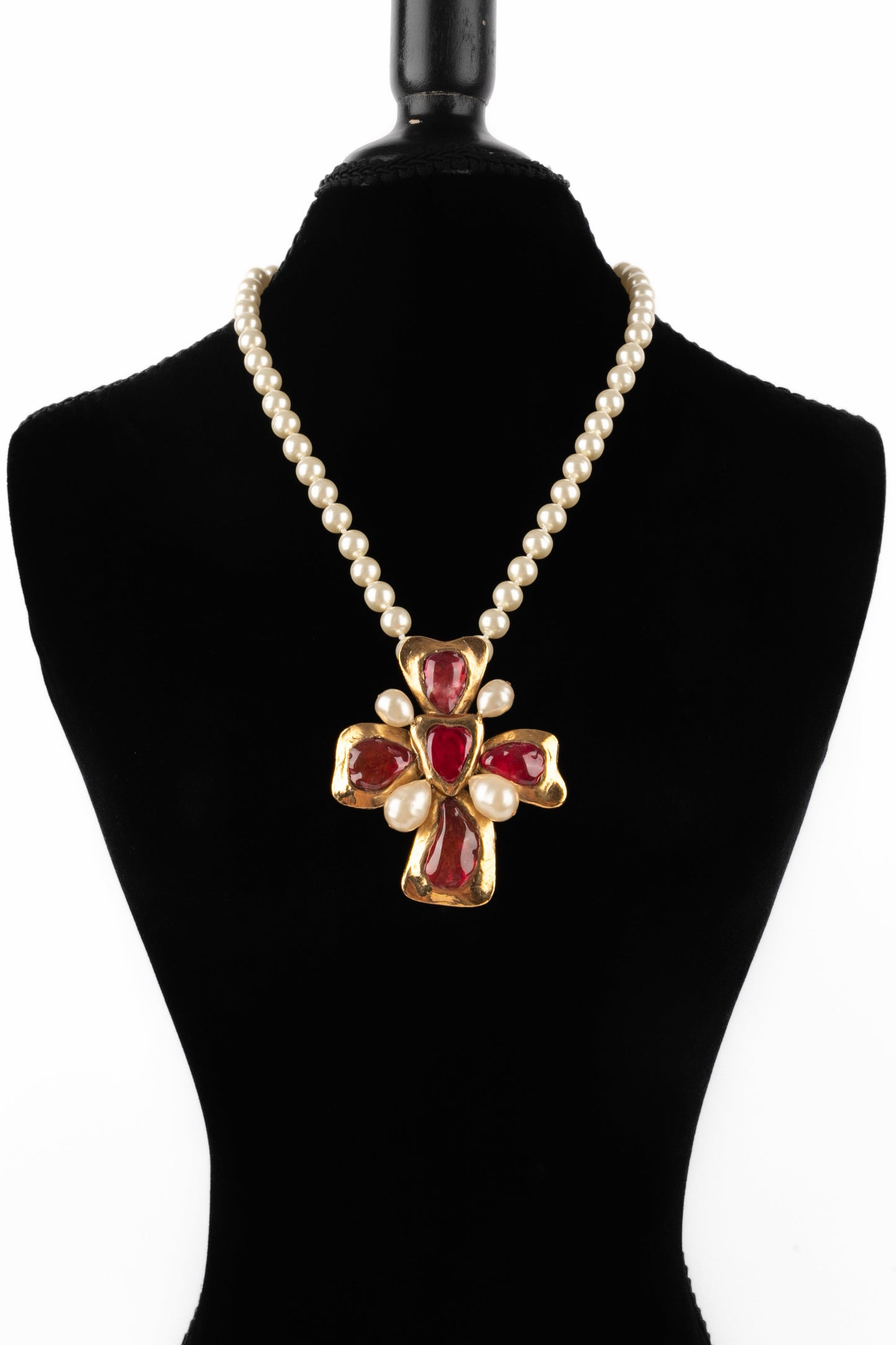 Collier croix Chanel