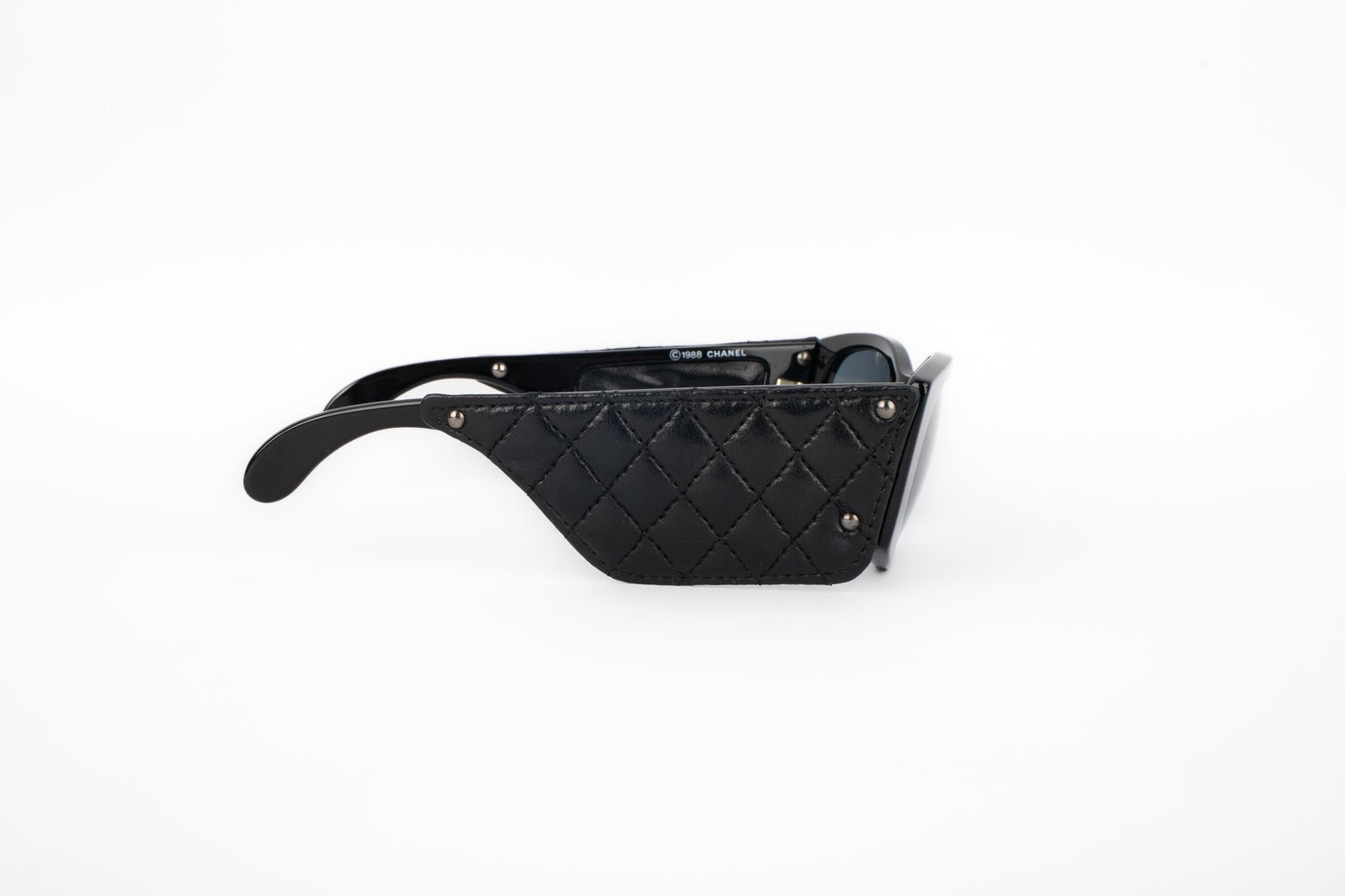Lunettes de soleil en cuir Chanel