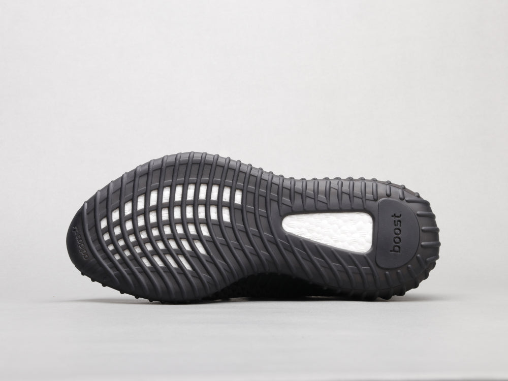 GLM - Yzy 350 Black Angel Sneaker
