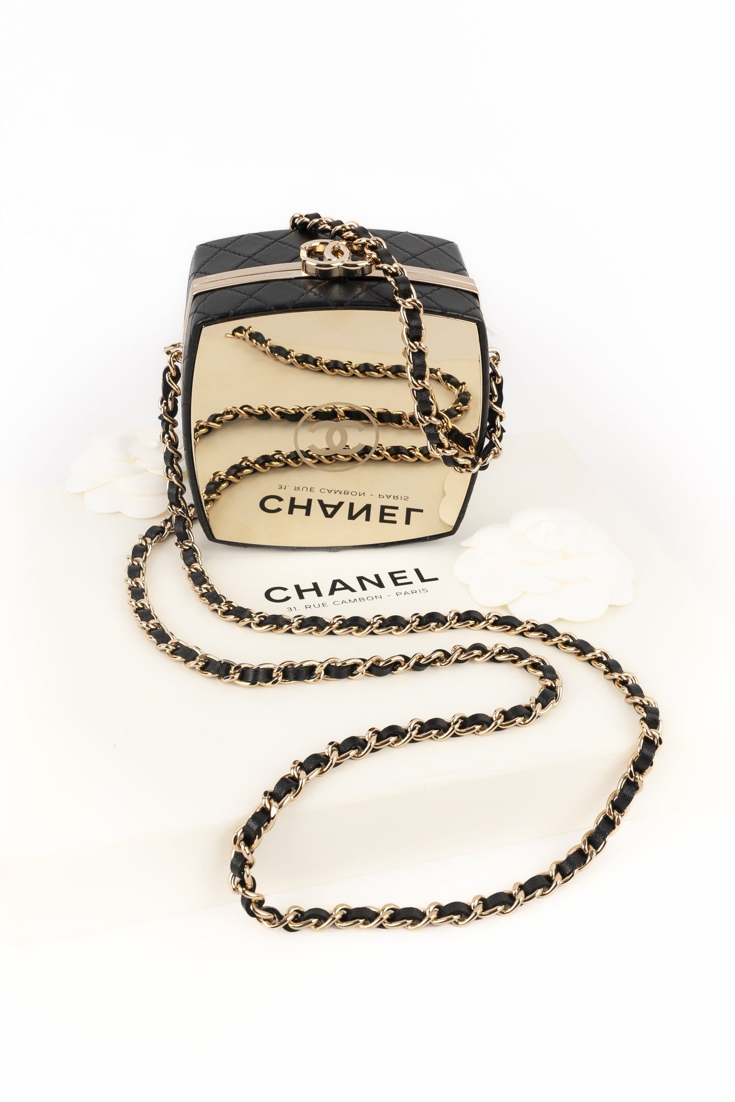 Sac minaudiÃ¨re "Poudre Compacte" Chanel 2021