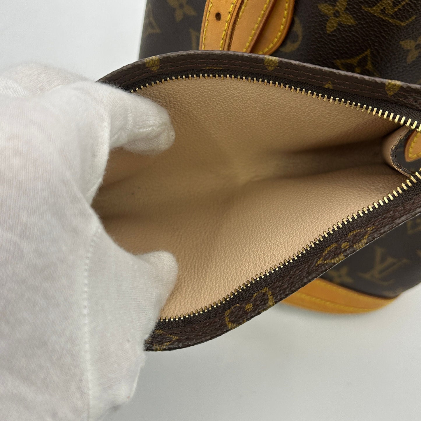 LOUIS VUITTON Monogram Bucket PM Shoulder Bag lv8857cc