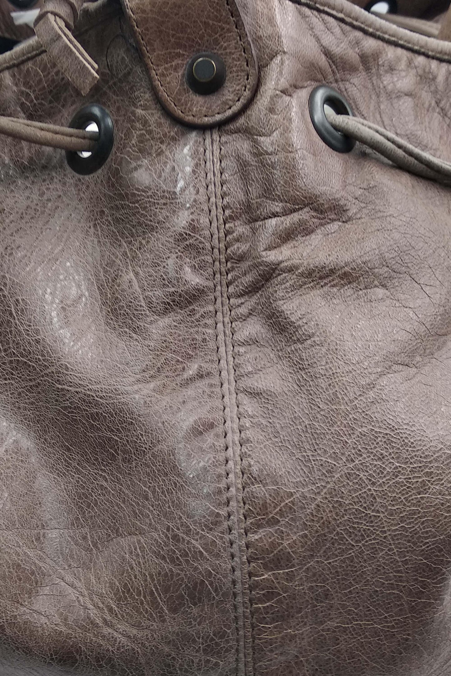Classic Pompon Bag Noix