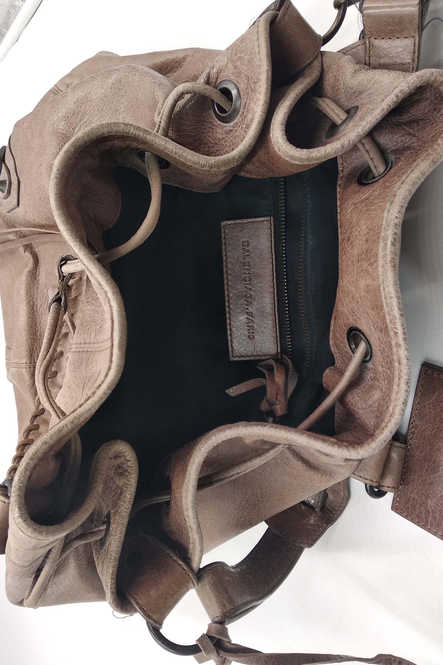 Classic Pompon Bag Noix