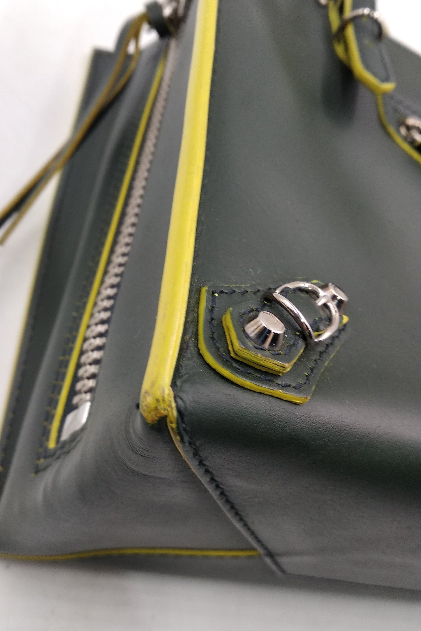 Papier Mini A4 Zip Around Tote Dark Green Yellow