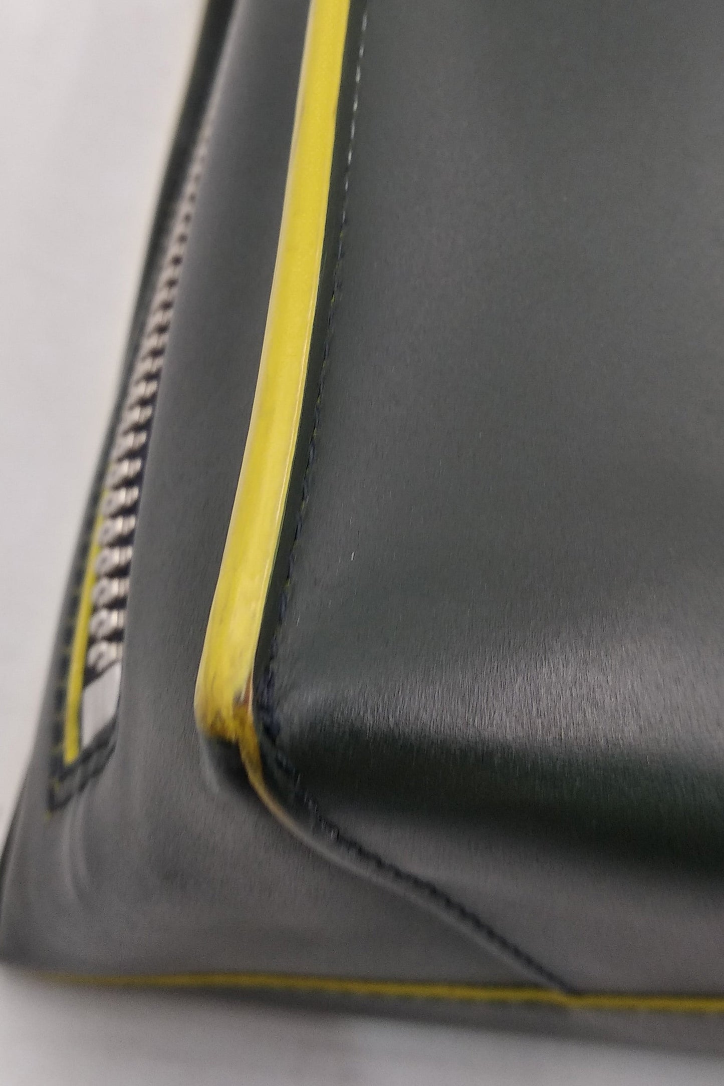 Papier Mini A4 Zip Around Tote Dark Green Yellow