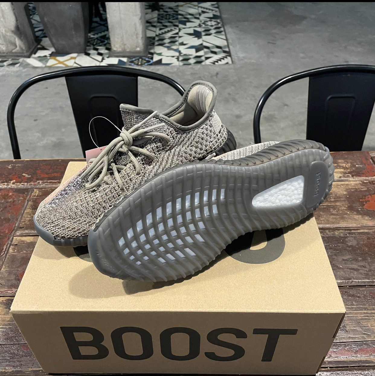 GLM - Yzy 350 Volcanic Ash Sneaker