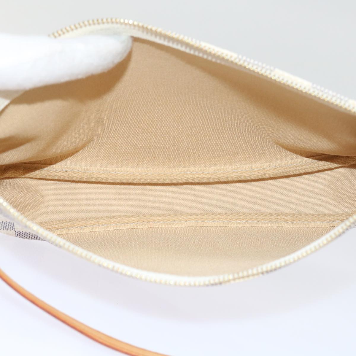 Louis Vuitton Pochette Accessoires  Canvas Clutch Bag ()