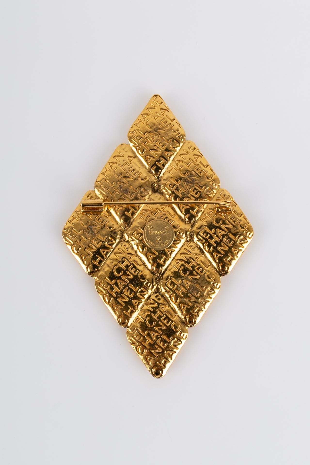 Broche dorÃ©e Chanel