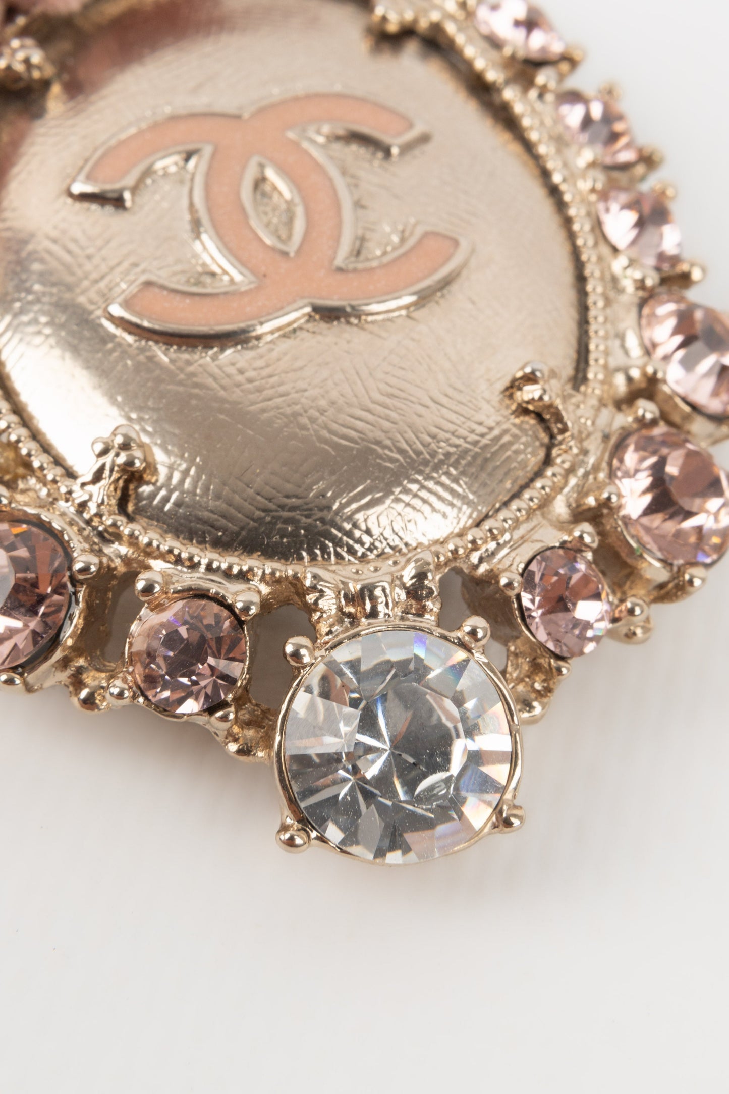 Broche mÃƒÆ’Ã‚Â©daillon Chanel