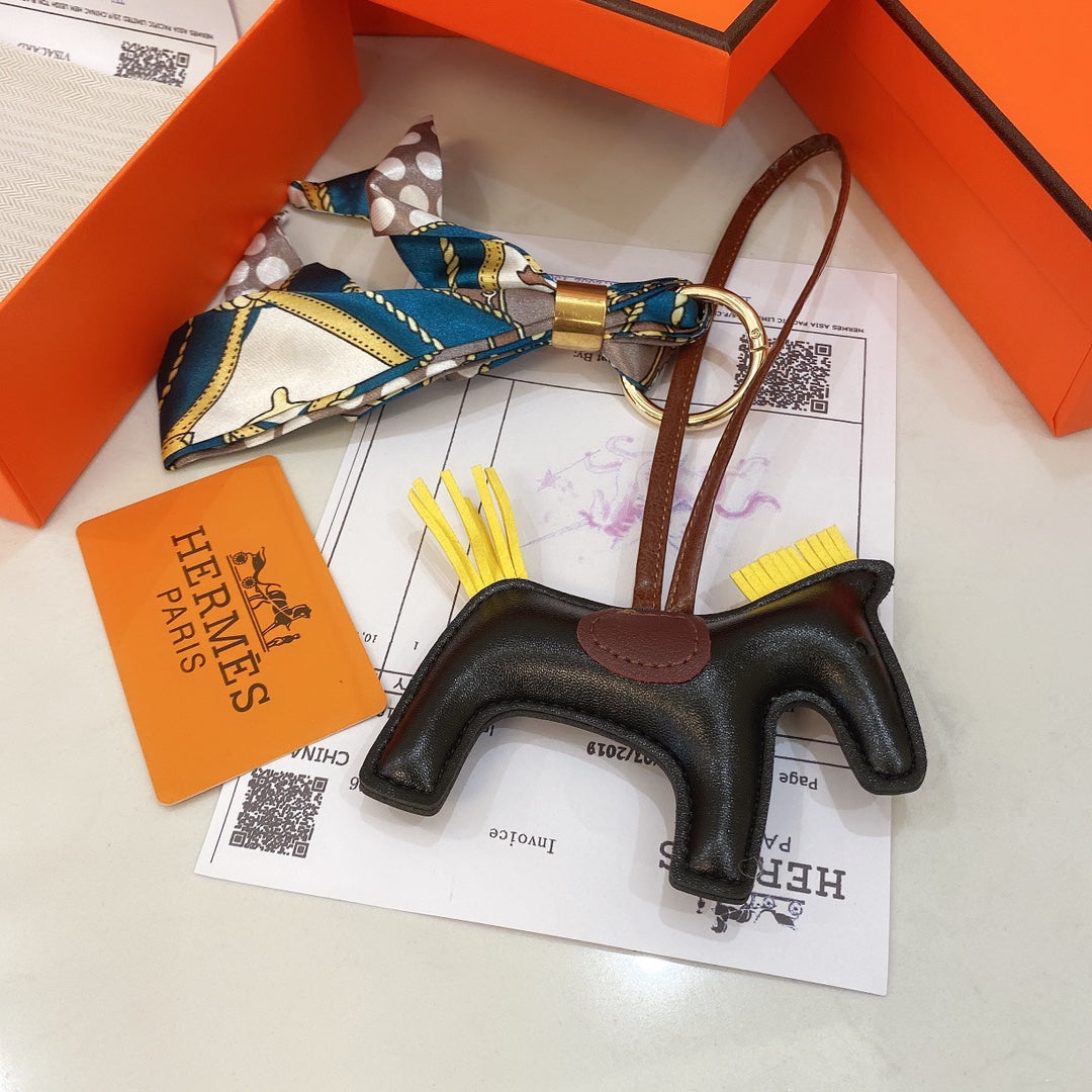GLM -Top Quality Keychains LUV 087