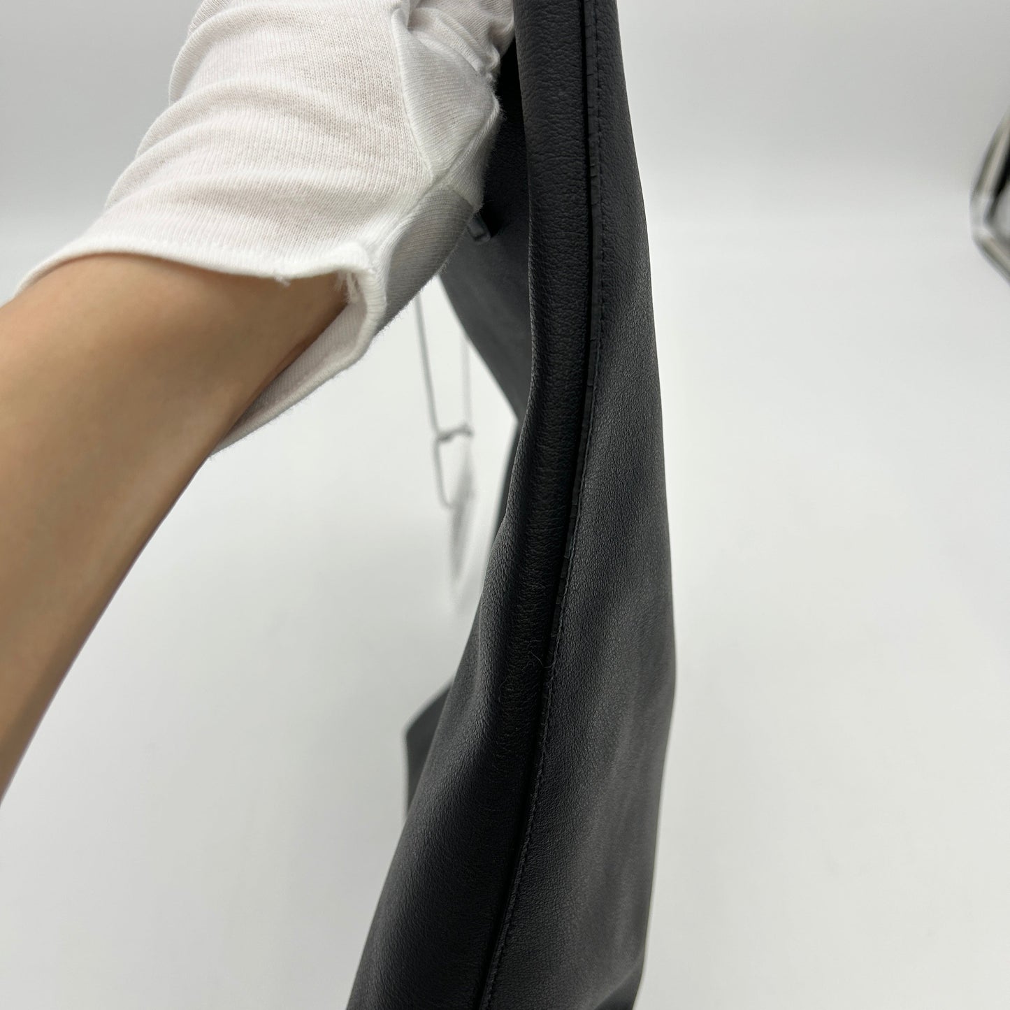 SAINT LAURENT Calfskin North-South Shopping Tote Black LA31604