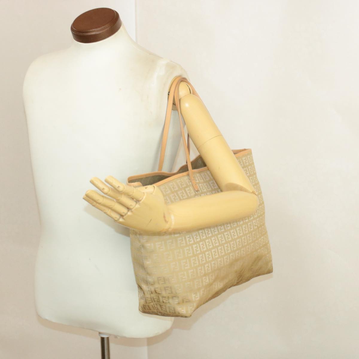 FENDI Zucchino Canvas Tote Bag Beige am136b
